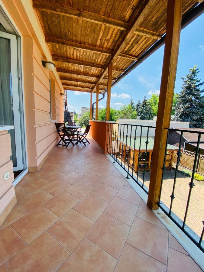 Апартаменты Gabi Lux Apartman Хайдусобосло Экстерьер фото