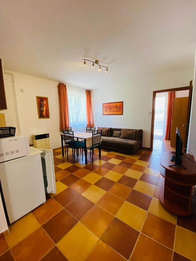 Апартаменты Gabi Lux Apartman Хайдусобосло Экстерьер фото