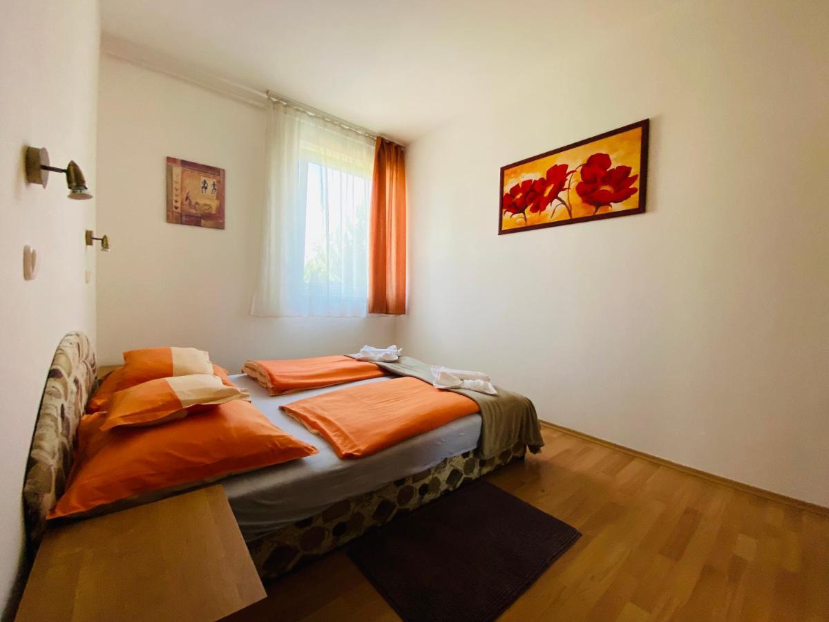 Апартаменты Gabi Lux Apartman Хайдусобосло Экстерьер фото