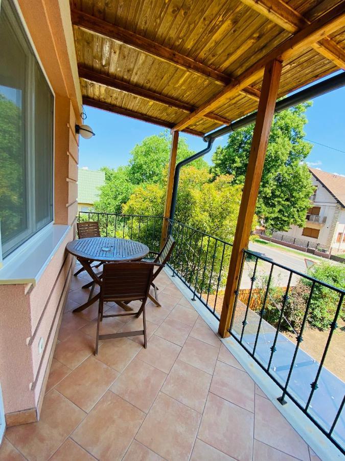 Апартаменты Gabi Lux Apartman Хайдусобосло Экстерьер фото