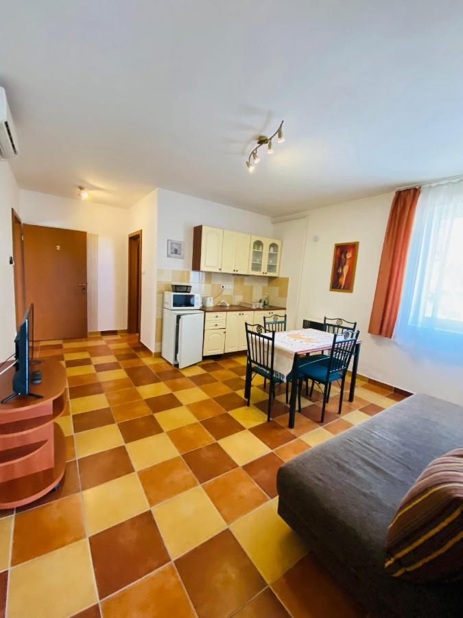 Апартаменты Gabi Lux Apartman Хайдусобосло Экстерьер фото
