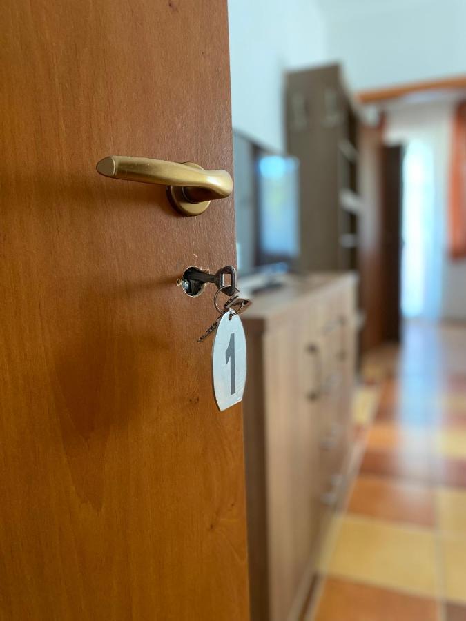 Апартаменты Gabi Lux Apartman Хайдусобосло Экстерьер фото